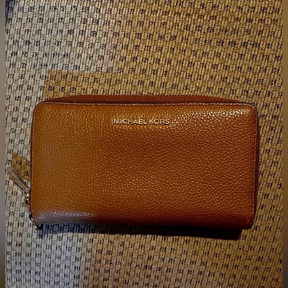 Michael Kors Handbags - Michael Kors Brown pebble Leather Wallet